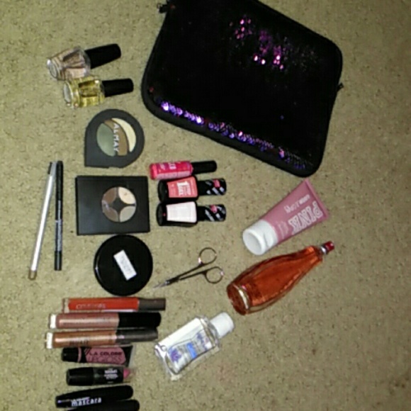 Beauty an clothes iteams - Picture 2 of 6